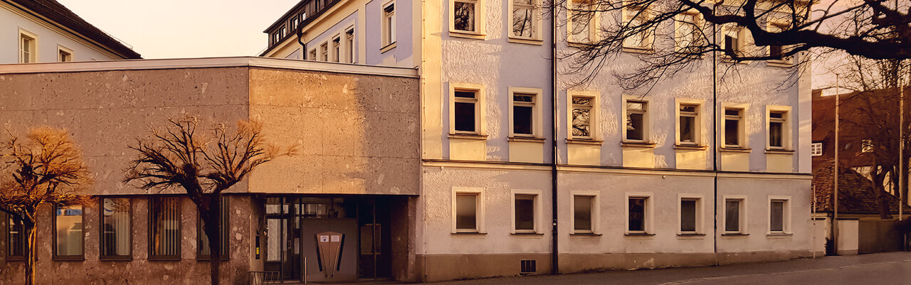  Außenansicht des Finanzamts Weiden